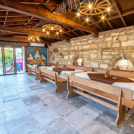Smokinite Complex - Pool And Bbq Near The Ваканционна къща
