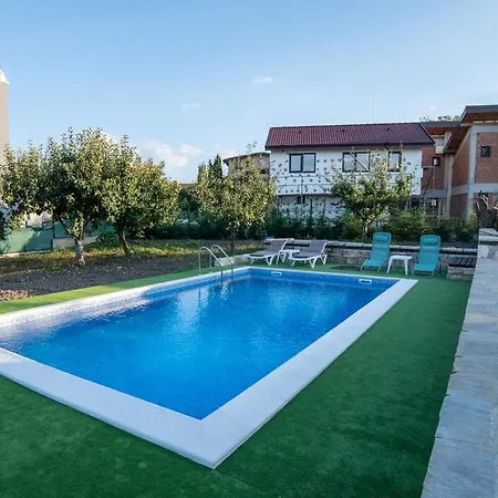 Smokinite Complex - Pool And Bbq Near The Warna