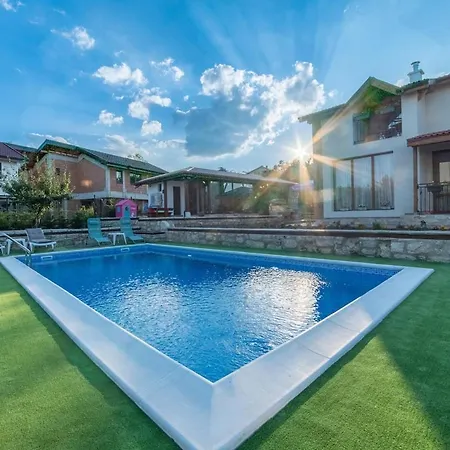 Smokinite Complex - Pool And Bbq Near The Ваканционна къща