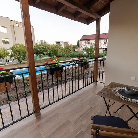 Smokinite Complex - Pool And Bbq Near The * Warna